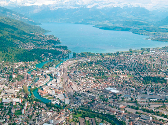 Thun mit Thunersee im Hintergrund